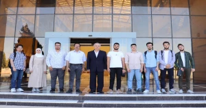 رئيس جامعة اليرموك الخاصة يلتقي بالطلاب المشاركين في المسابقة البرمجية للجامعات الخاصة